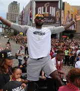 欧宝体育下载- 卡里尼与哈利夫比赛视频 