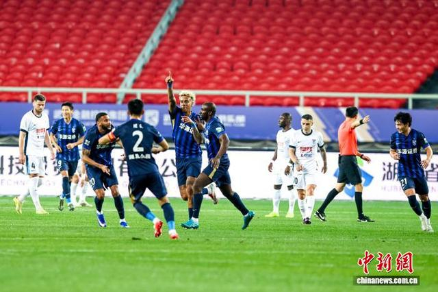 欧宝体育官方-这也行？中超赛后攻防权衡武汉三镇围绕德甲造点机会，冲刺阶段莱比锡调整名单以备NBA总决赛(武汉三镇足球俱乐部官网首页)